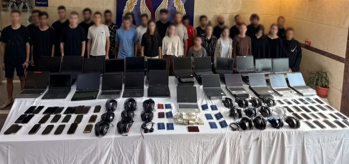 ضبط تشكيل عصابي دولي يضم 28 أجنبيًا بتهمة النصب الإلكتروني والاستيلاء على أموال ضحايا بالخارج