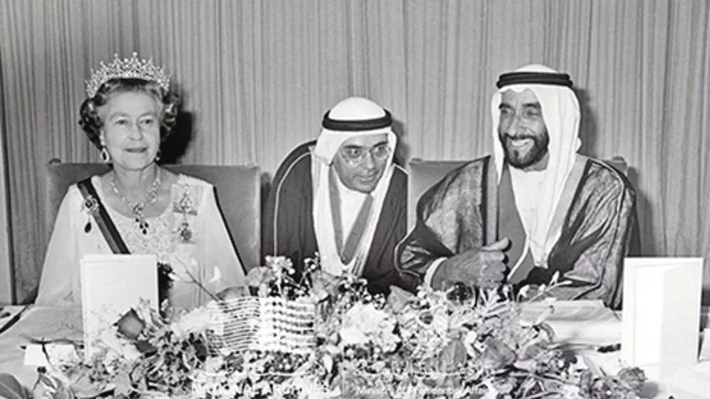 والد نسيبة يتولى مهمة الترجمة بين الراحلين الشيخ زايد والملكة إليزابيث