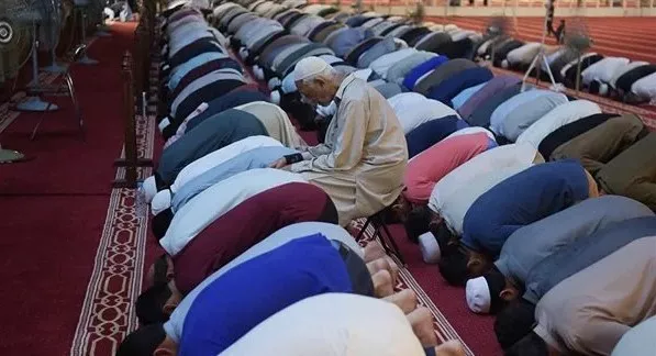 صلاة الجمعة وحكم تركها بسبب النوم