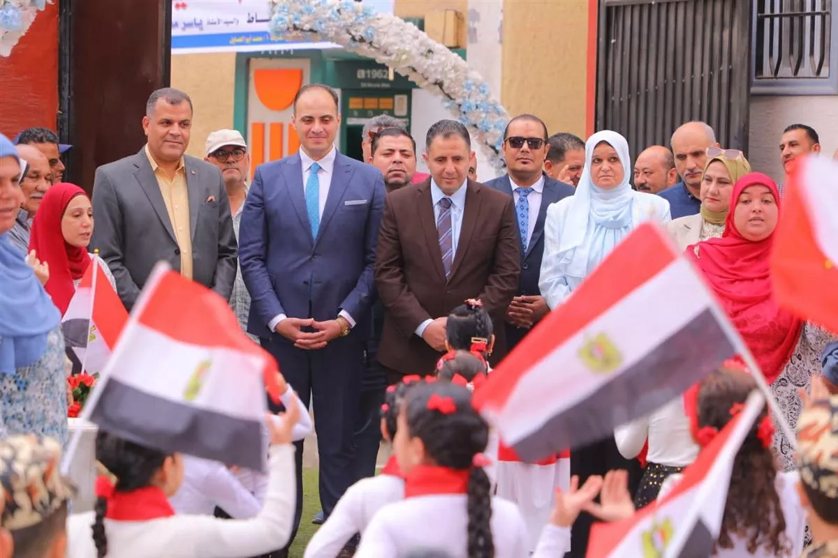 محافظ دمياط يتفقد تطوير المنشآت التعليمية وانتظام الدراسة بفارسكور