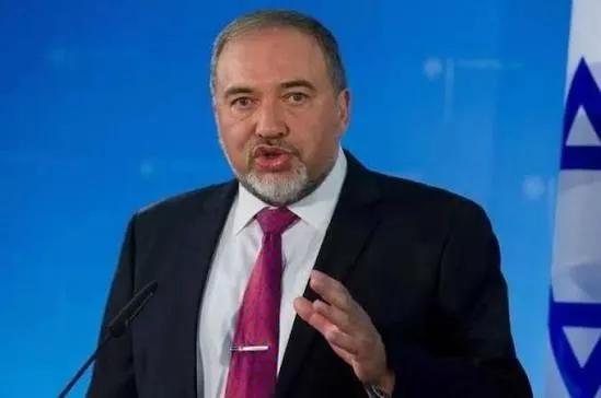 يعرف أفيجدور ليبرمان اليميني المتطرف بمواقفه العنصري ضد العرب والفلسطينيين