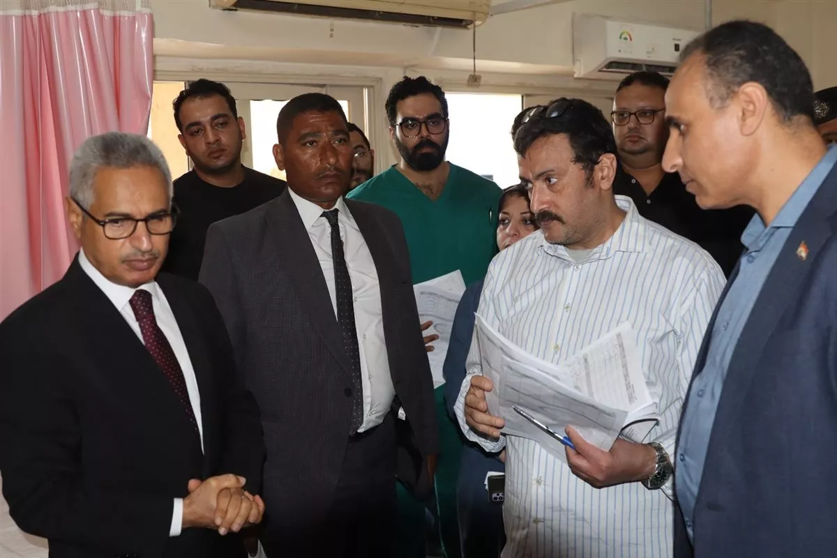 محافظ بني سويف يزور مصابي الحادث