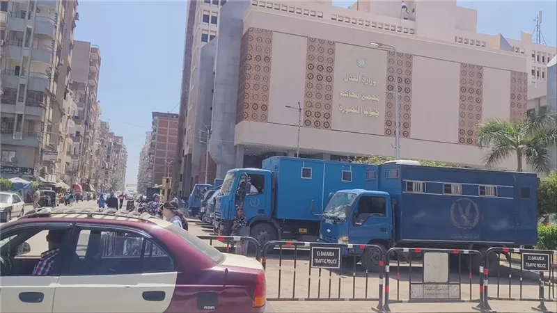 تعليق كافة الجلسات وتأجيل القضايا أمام محاكم الاستئناف في المنصورة بعد إضراب المحامين (صور)