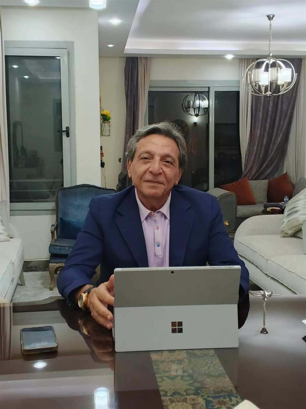 الذهب يتلقى ضربة موجعة.. الدولار والنفط يهبطان بالمعدن الأصفر لــ 3890 دولارا للأونصة