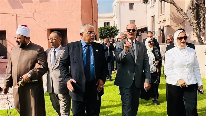 مدير التعليم بالاسكندرية يفتتح قاعة اجتماعات ومعمل كمبيوتر بمدرسة ليسيه الحرية