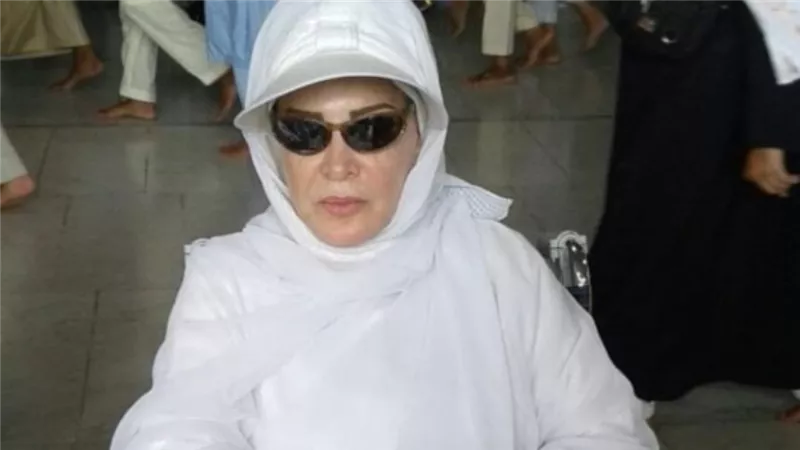 صفية العمرى بملابس الاحرام فى الحج 
