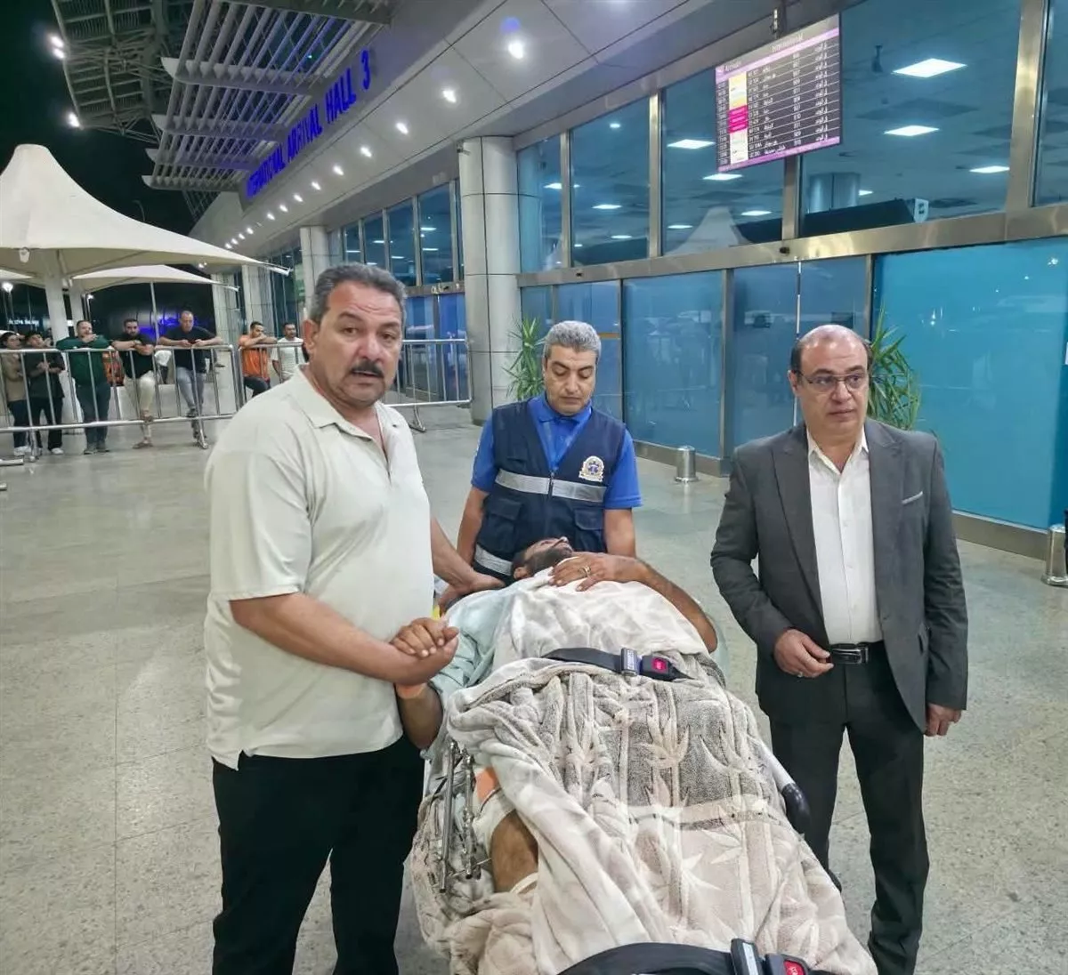 كسور مفتتة وجراحة مرتقبة، تطورات الحالة الصحية للسائق أحمد عوض بعد عودته من السودان