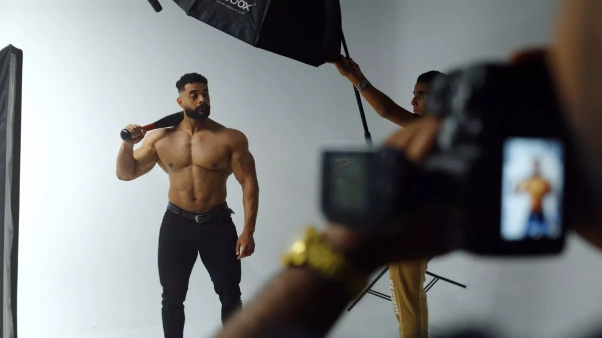 أحد مشاهد الفيلم الوثائقي مفيش راجل بيعيط