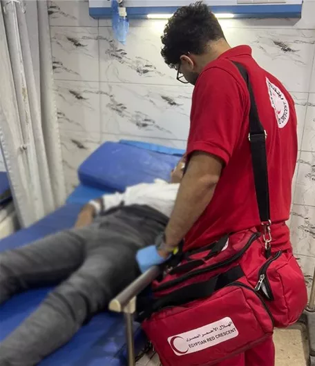 الهلال الأحمر يوجه فرقه إلى مستشفى 6 أكتوبر لدعم مصابي حادث طريق أسيوط الغربي