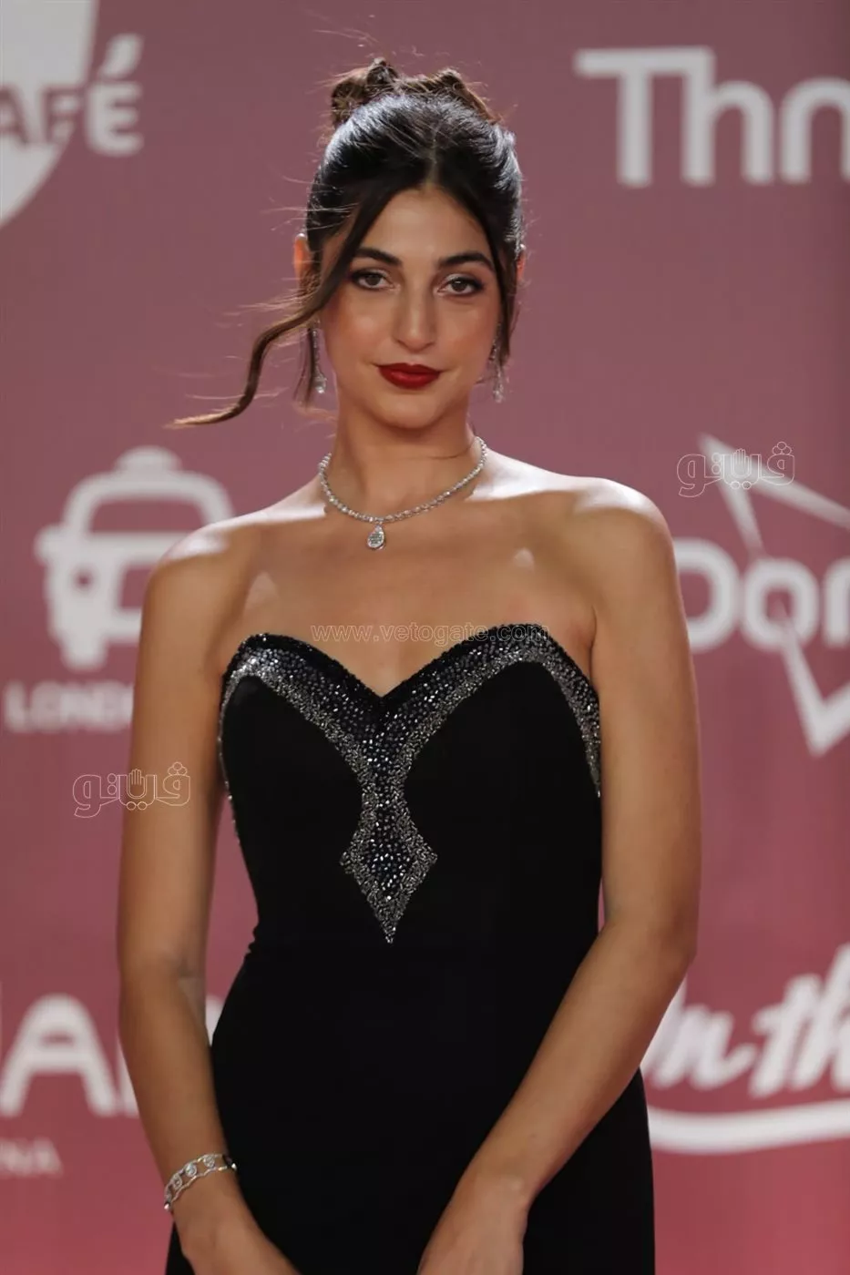 يسرا في مقدمتهم، نجوم الفن على ريد كاربت "خروج آمن" بـ "الجونة السينمائي" (صور)