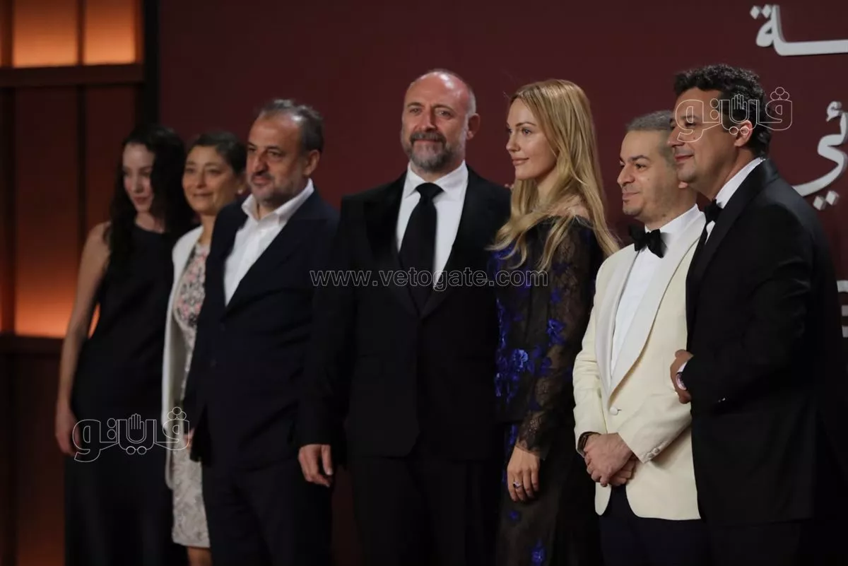 نجوم "حريم السلطان" يجتمعون على ريد كاربت مهرجان الجونة السينمائي من أجل "الربيع في إمروز" (صور)