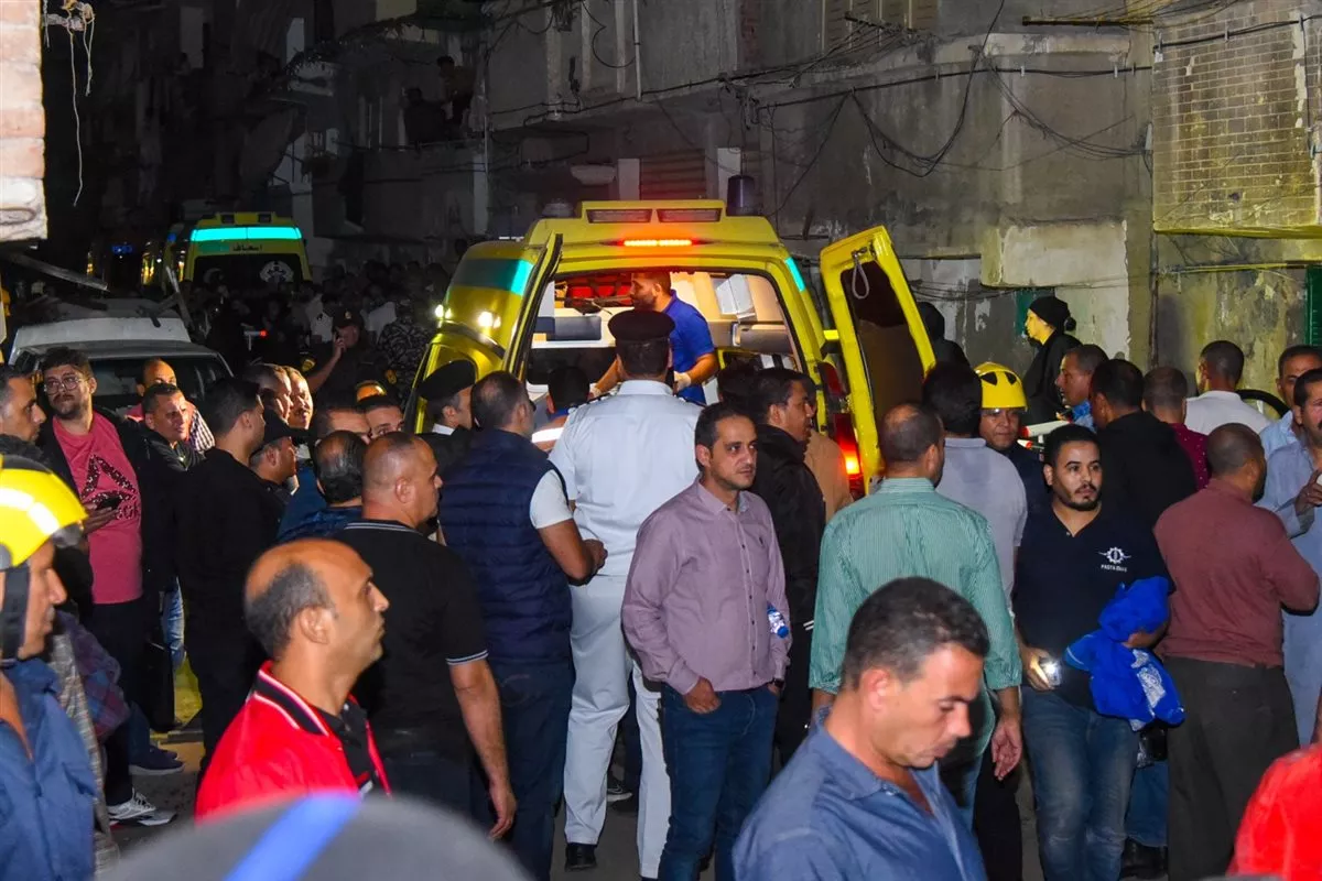 تشكيل لجنة هندسية لمعاينة عقار الإسكندرية المنهار وإخلاء عقارين مجاورين وتأمين إقامة بديلة لـ 8 أسر