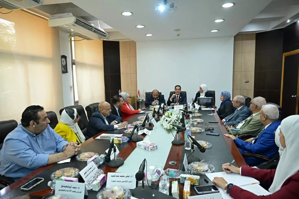 تطوير البرامج الدراسية والذكاء الاصطناعي على طاولة اجتماع مجلس إعلام القاهرة
