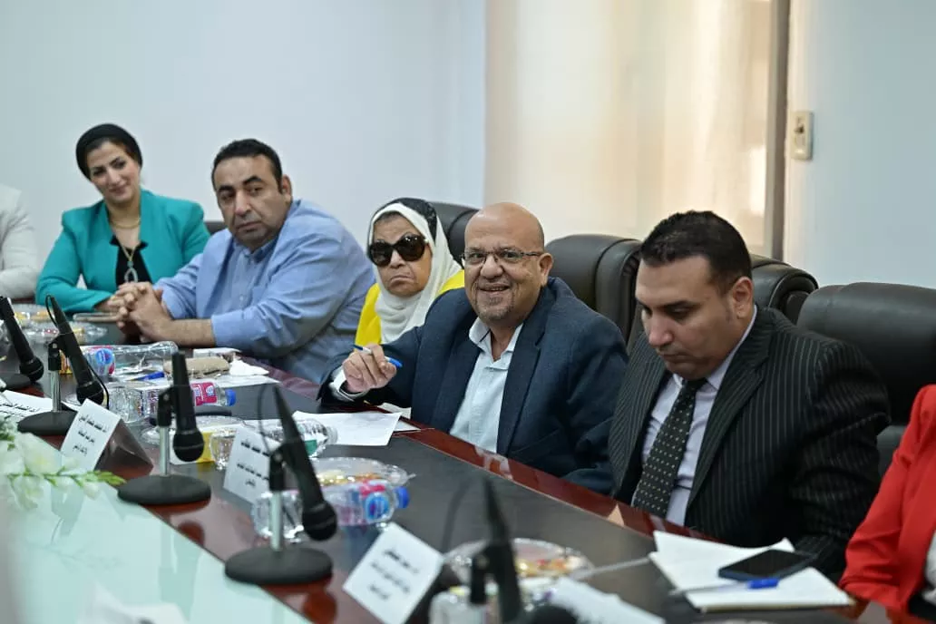 تطوير البرامج الدراسية والذكاء الاصطناعي على طاولة اجتماع مجلس إعلام القاهرة