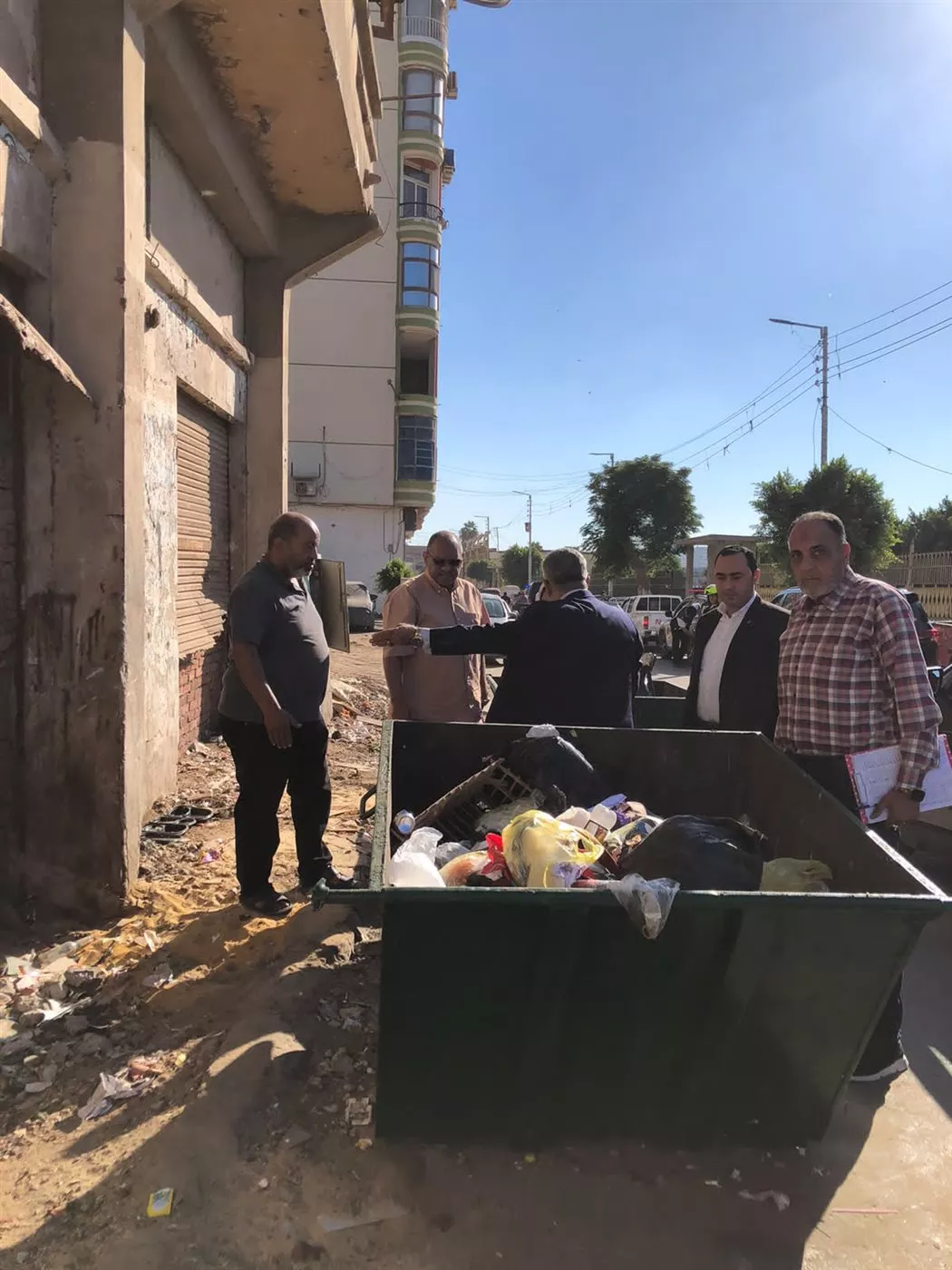 محافظ الدقهلية يتابع اعمال النظافة بطلخا وغرب المنصورة ويوجه برفع الإشغالات