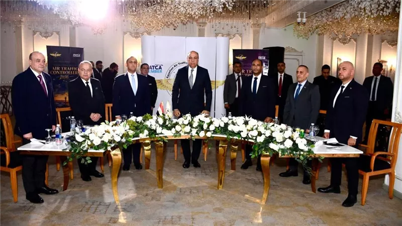 وزير الطيران يكرم كبار ضباط المراقبة الجوية المحالين للتقاعد في اليوم العالمي للمراقبة 