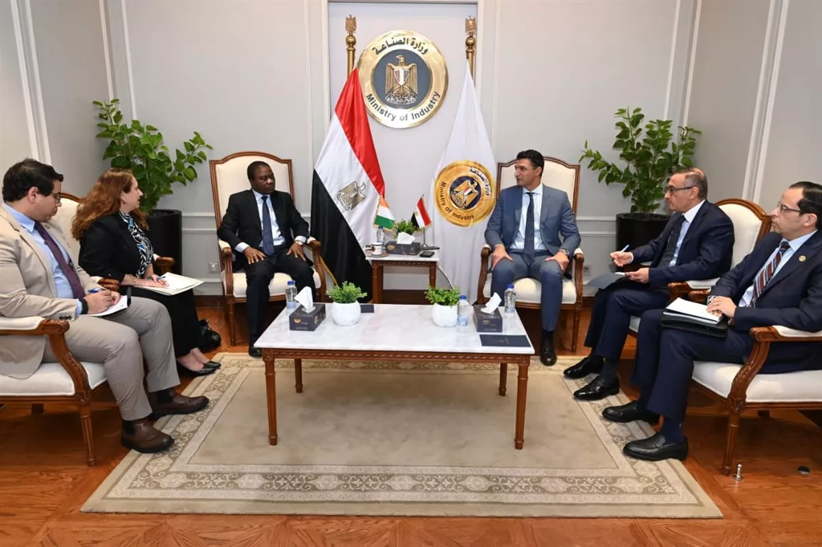  وزير الصناعة يبحث مع سفير كوت ديفوار تعزيز التعاون بين البلدين 