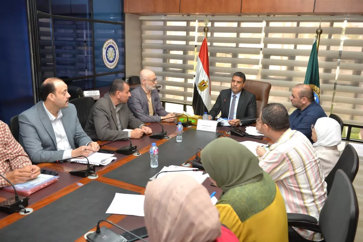 لمواجهة السحابة السوداء، إجراءات فورية ضد 8 مواقع مخالفة بالدقهلية