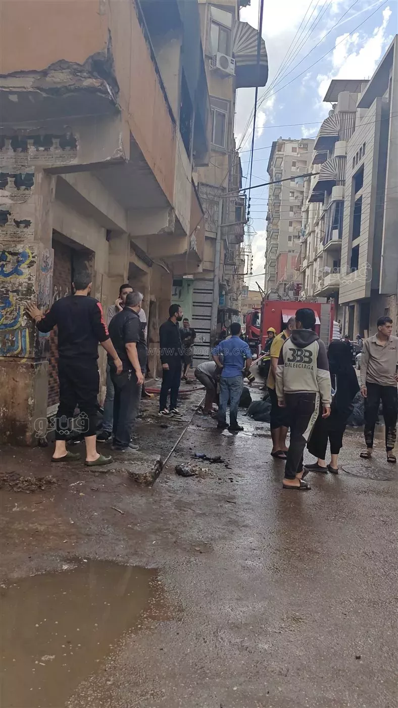 إخماد حريق في مخزن مطاعم شهيرة بالمنصورة (فيديو)