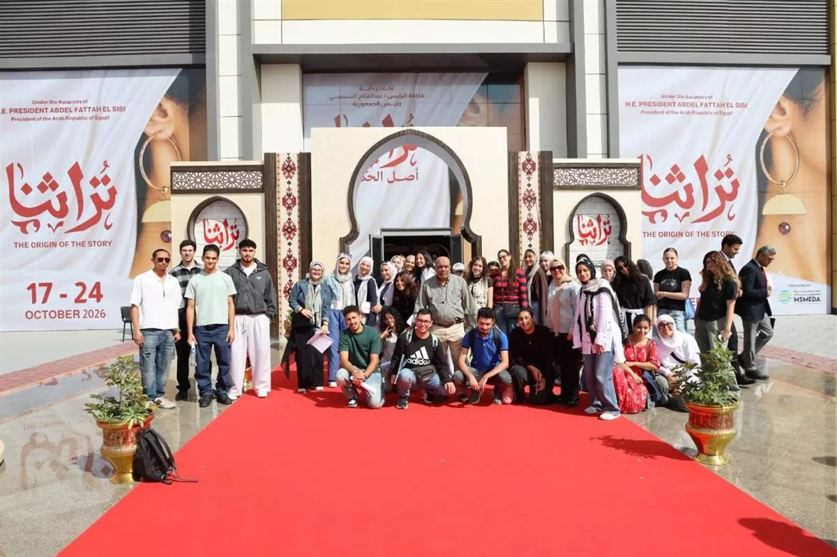 الرئيس التنفيذي لجهاز تنمية المشروعات يتفقد أجنحة العارضين من ذوي الهمم بمعرض «تراثنا»