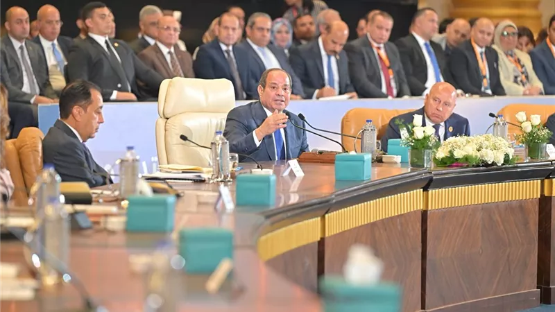  السيسي يشارك في جلسة 
