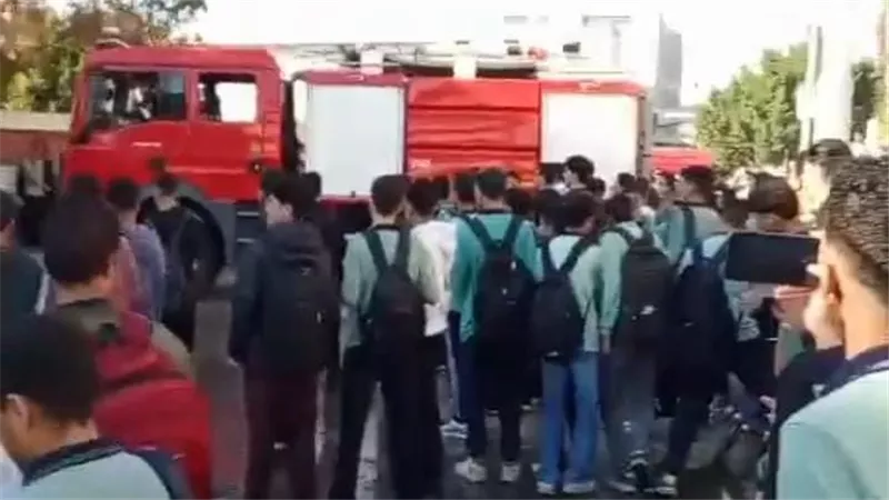 إخماد حريق بمدرسة عمر مكرم الثانوية بنين في دمنهور (صور)