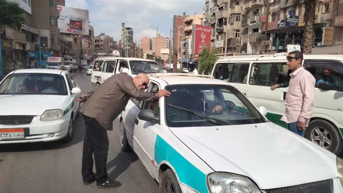 مواقف الفيوم تشن حملة على سيارات النقل الجماعي والتاكسي لمخالفتهم خطوط السير والتعريفة