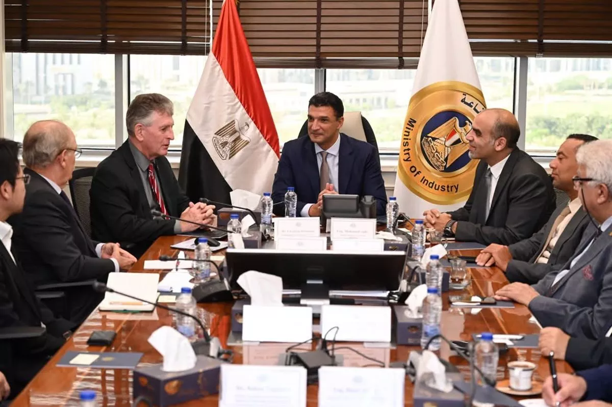خالد هاشم يبحث مع وفد برازيلي نقل تكنولوجيا صناعة القوالب والإسطمبات إلى مصر