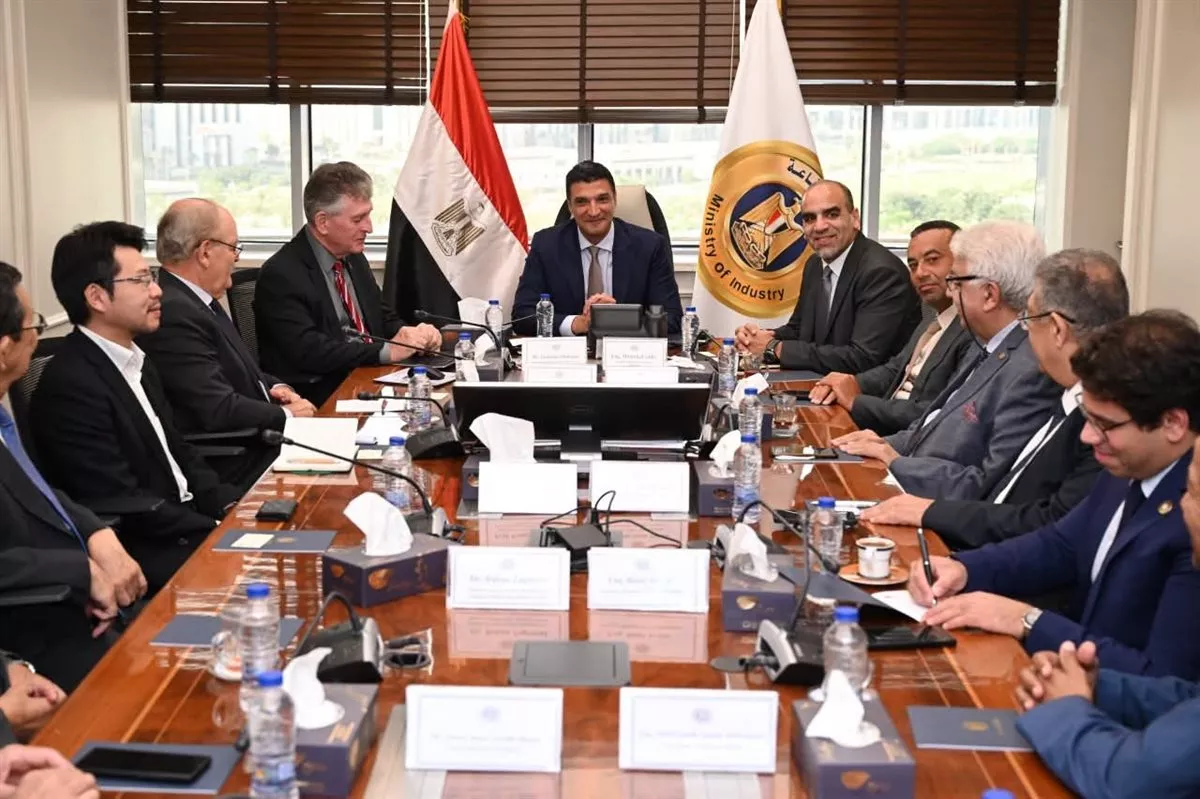 خالد هاشم يبحث مع وفد برازيلي نقل تكنولوجيا صناعة القوالب والإسطمبات إلى مصر