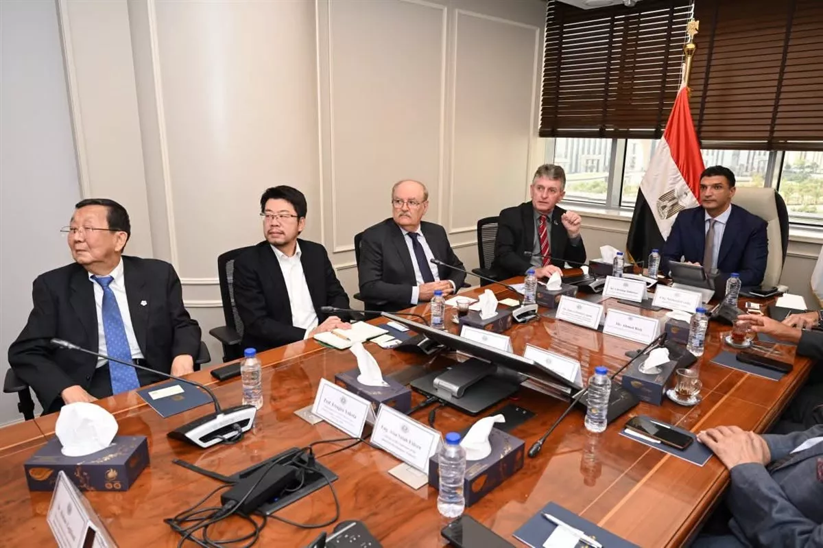 خالد هاشم يبحث مع وفد برازيلي نقل تكنولوجيا صناعة القوالب والإسطمبات إلى مصر