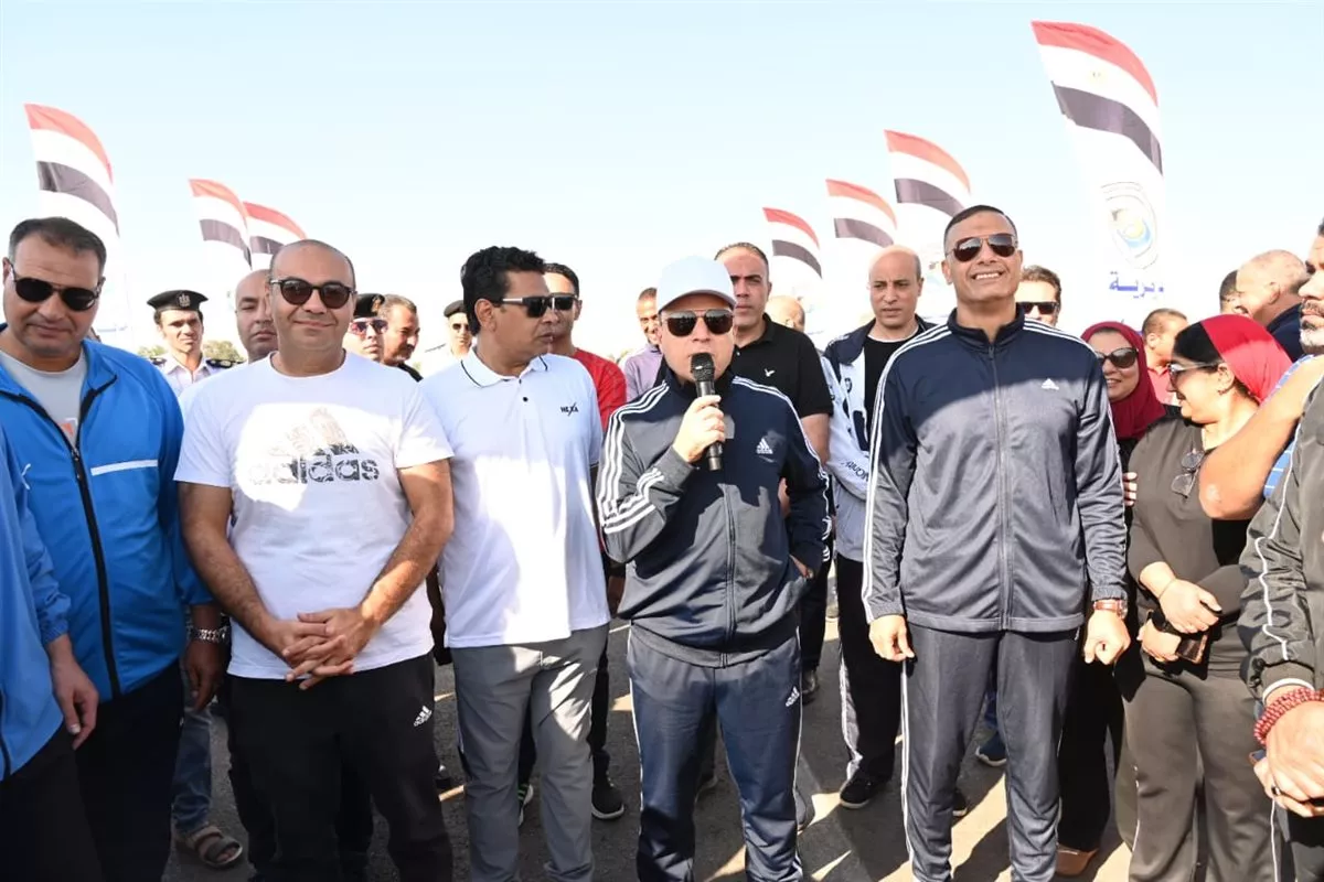 محافظ الغربية يشارك 700 شاب وفتاة ماراثون «اتحرك – انطلق» على طريق "طنطا – السنطة الجديد"
