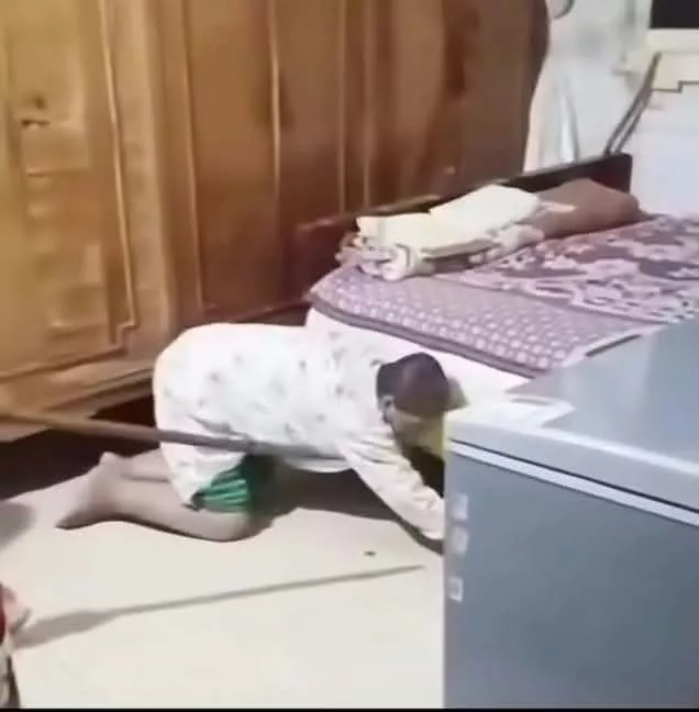 شقيقتها ضربتها بالعصا وقصت شعرها، صراخ ودموع سيدة مسنة بالمحلة يثير الغضب (صور)