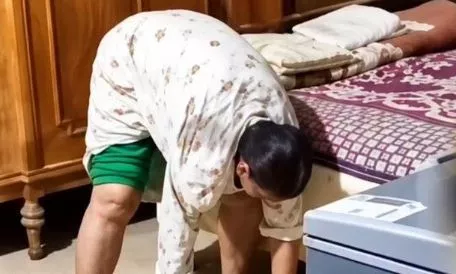 شقيقتها ضربتها بالعصا وقصت شعرها، صراخ ودموع سيدة مسنة بالمحلة يثير الغضب (صور)