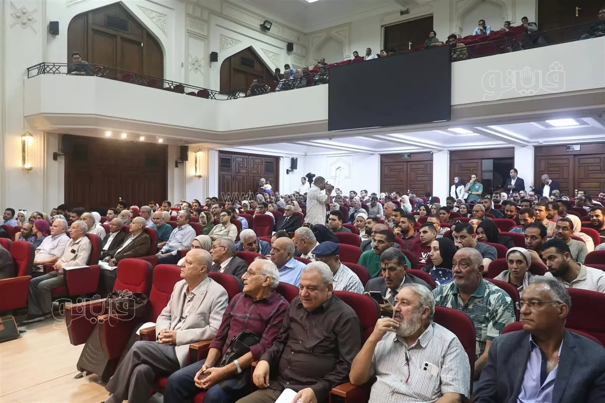 «مين يرضى يكشف عند طبيب متدربش في مستشفى جامعي؟».. منى مينا تعلق على أزمة تدريب طلاب الطب