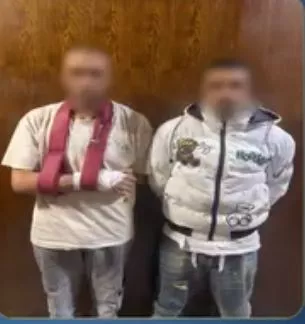 زوج ونجله يعتديان على سيدة ويلقيان الحجارة على قاطني منزل بولاق الدكرور