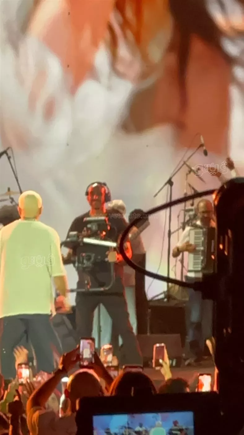عمرو دياب يهنئ نجيب وسميح ساويرس وعمرو منسي بنجاح مهرجان الجونة (فيديو)
