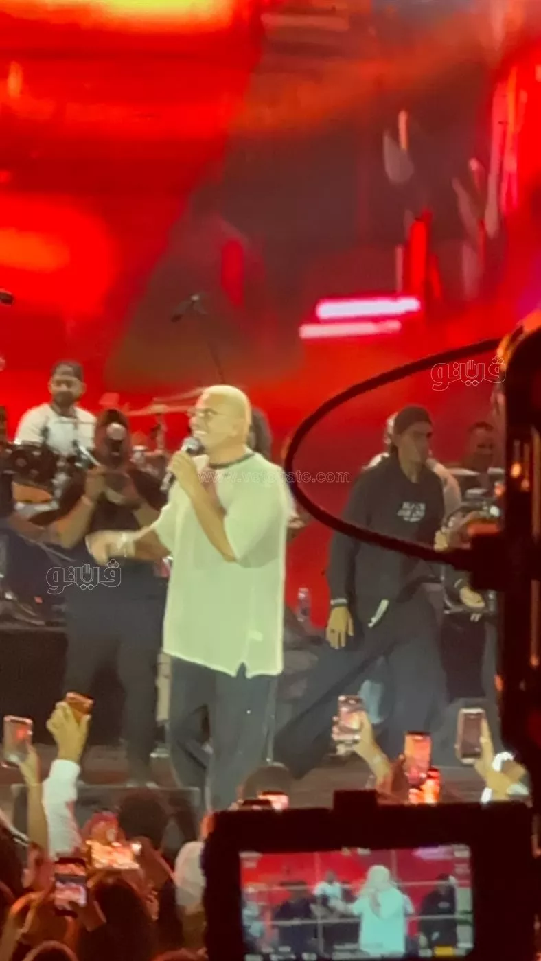 عمرو دياب يهنئ نجيب وسميح ساويرس وعمرو منسي بنجاح مهرجان الجونة (فيديو)