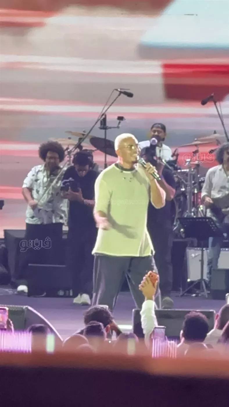 عمرو دياب يهنئ نجيب وسميح ساويرس وعمرو منسي بنجاح مهرجان الجونة (فيديو)