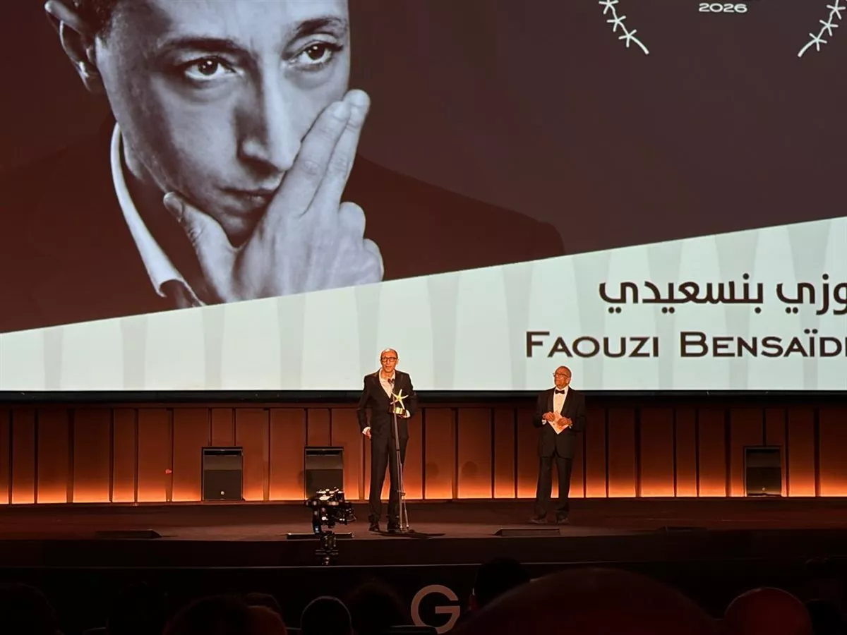 الجونة السينمائي يكرم فوزي بنسعيدي بالإنجاز الإبداعي، والمخرج يوجه رسالة لمصر