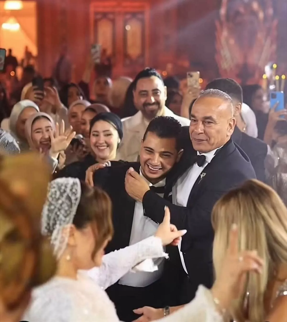 الفرحة مش سايعاها، شاهد ماذا فعلت زوجة إبراهيم حسن في حفل زفاف نجلها