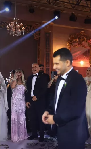 الفرحة مش سايعاها، شاهد ماذا فعلت زوجة إبراهيم حسن في حفل زفاف نجلها
