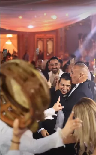 الفرحة مش سايعاها، شاهد ماذا فعلت زوجة إبراهيم حسن في حفل زفاف نجلها