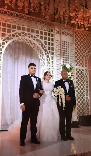 الفرحة مش سايعاها، شاهد ماذا فعلت زوجة إبراهيم حسن في حفل زفاف نجلها