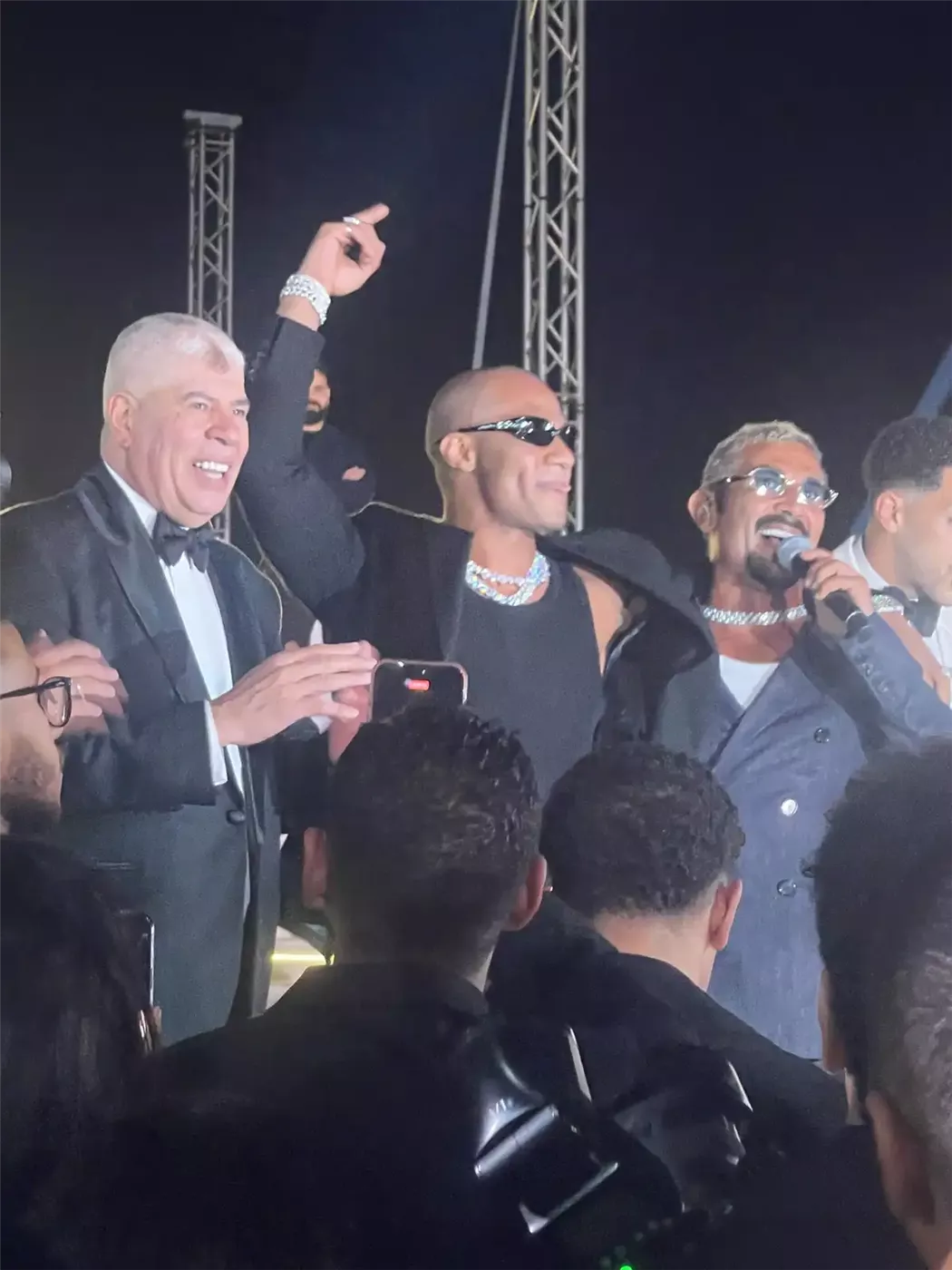 محمد رمضان وتامر حسني وأحمد سعد يشعلان زفاف مصطفى شوبير (فيديو)