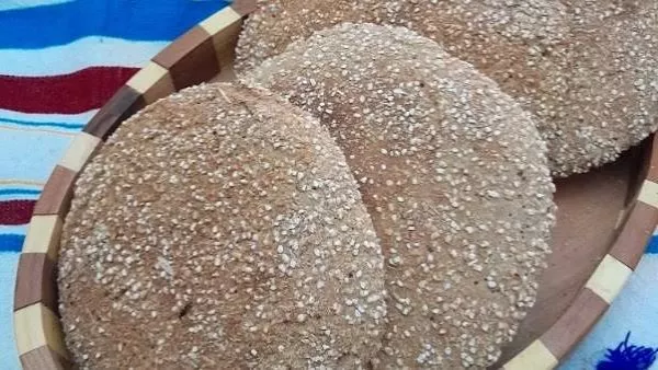 عيش الحبة الكاملة البيتي