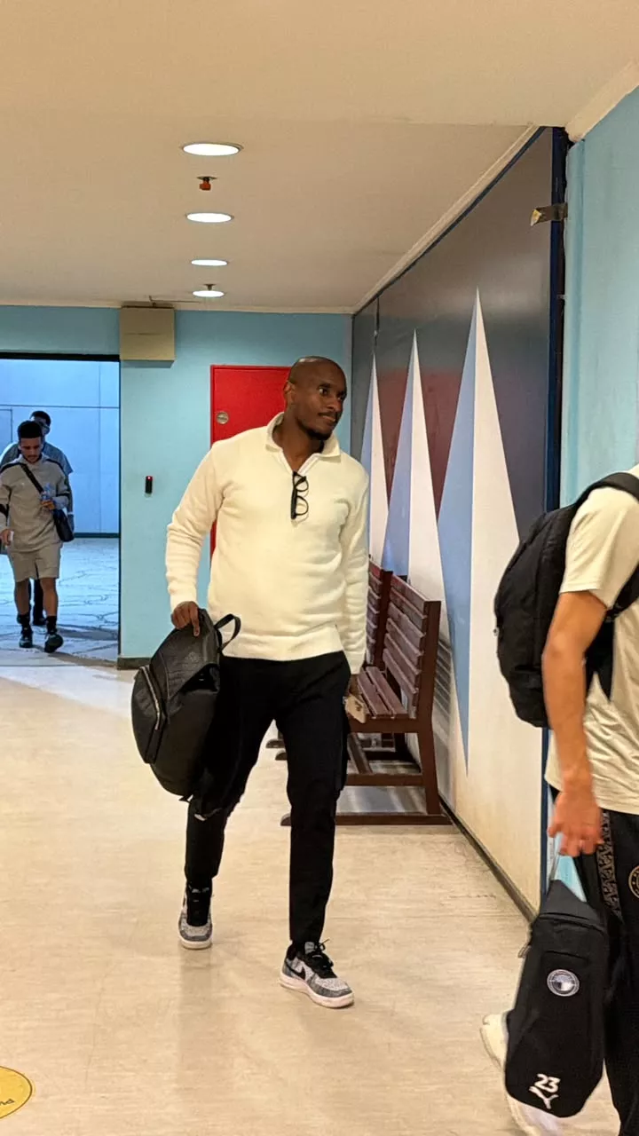 بيراميدز يصل استاد الدفاع الجوي استعدادا لمواجهة المريخ بنتيو بدوري أبطال أفريقيا (صور)