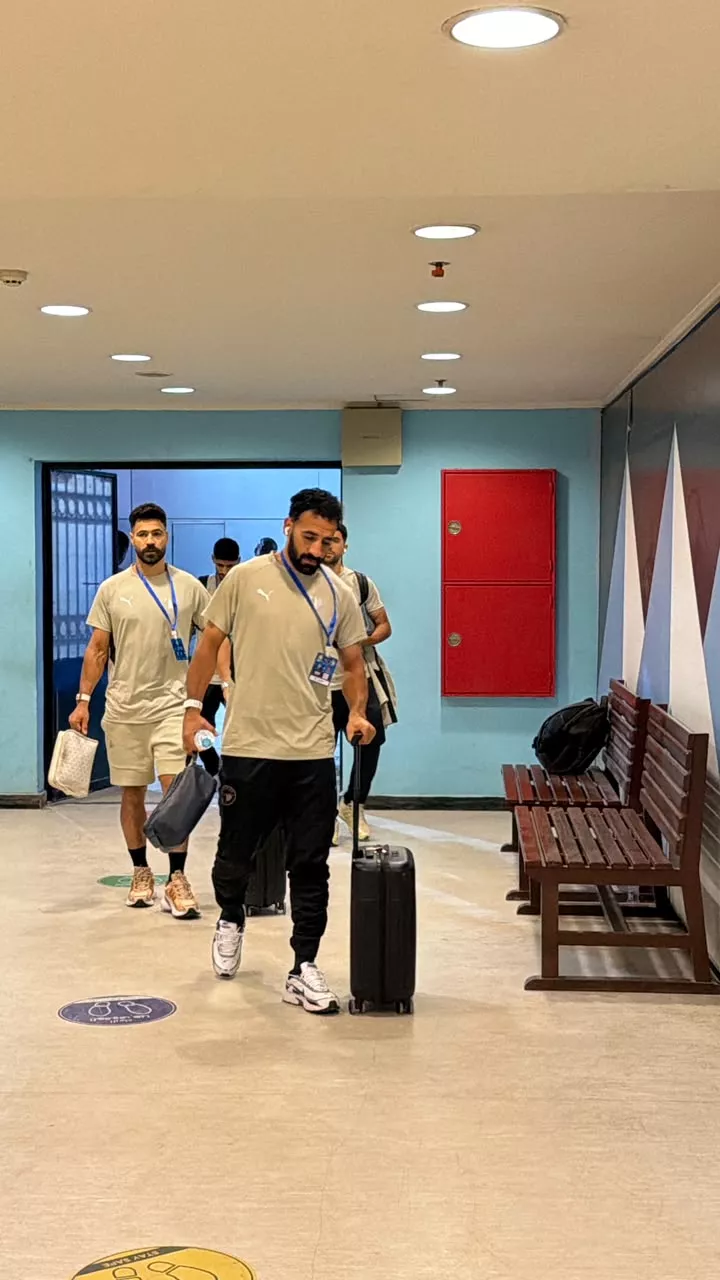 بيراميدز يصل استاد الدفاع الجوي استعدادا لمواجهة المريخ بنتيو بدوري أبطال أفريقيا (صور)