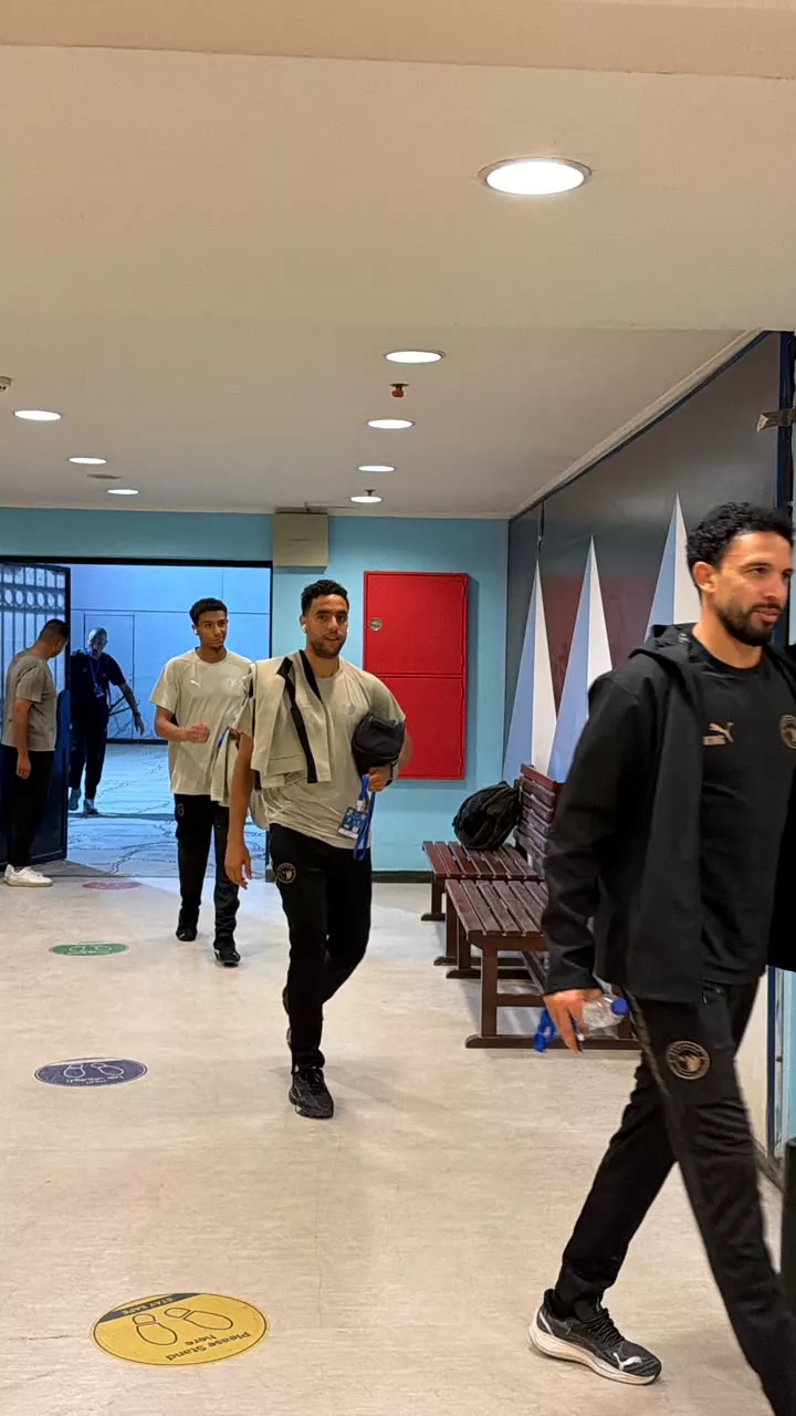 بيراميدز يصل استاد الدفاع الجوي استعدادا لمواجهة المريخ بنتيو بدوري أبطال أفريقيا (صور)