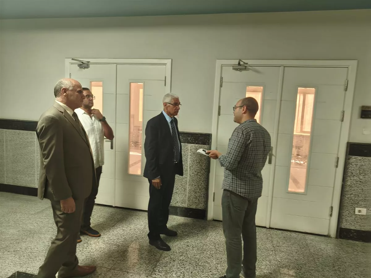 رئيس جنوب الوادي الأهلية ورئيس مجلس الأمناء يتفقدان تجهيزات عيادات الأسنان