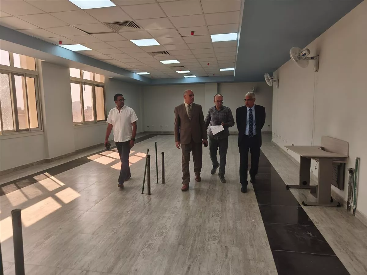 رئيس جنوب الوادي الأهلية ورئيس مجلس الأمناء يتفقدان تجهيزات عيادات الأسنان